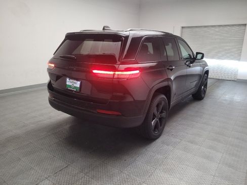 Used 2023 Jeep Grand Cherokee Altitude AWD/4WD image 9