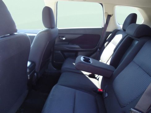 Used 2016 Mitsubishi Outlander ES image 24
