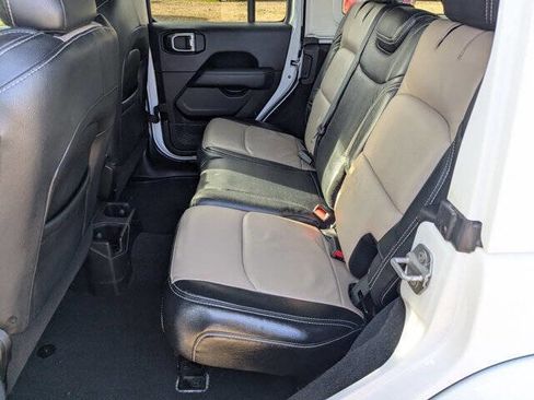 Used 2018 Jeep Wrangler Unlimited Sahara w/ Cold Weather Group image 26