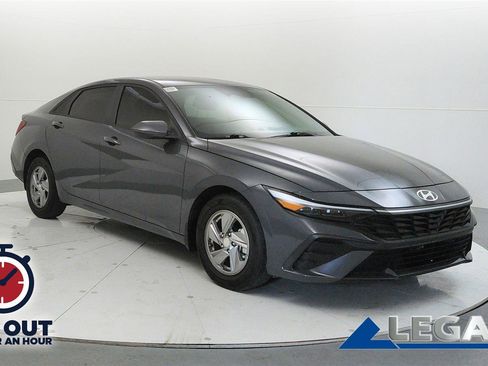 Used 2024 Hyundai Elantra SE image 1