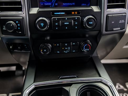 Used 2021 Ford F250 XLT w/ XLT Value Package image 45