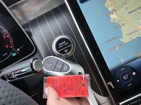 Used 2025 Mercedes-Benz GLC 300 image 13