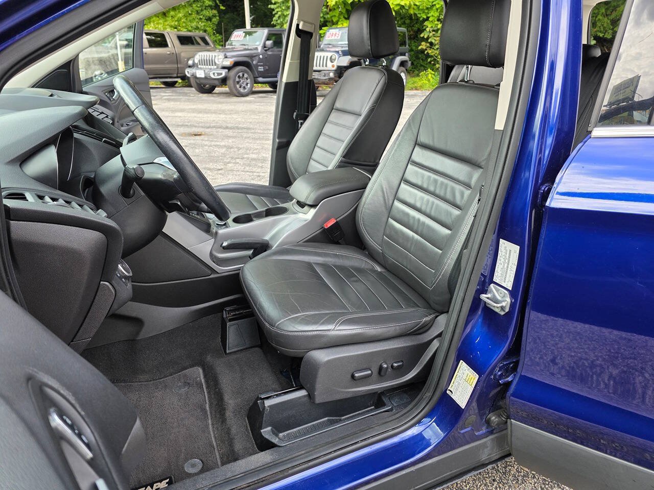 Used 2016 Ford Escape SE w/ SE Leather Comfort Package FWD image 12