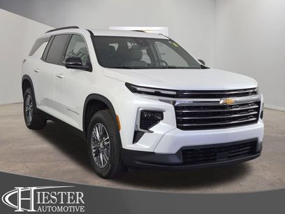 Used 2025 Chevrolet Traverse LT w/ Driver Confidence Package