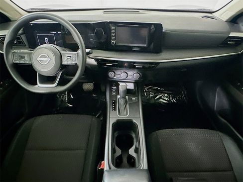 Used 2025 Nissan Kicks S image 16