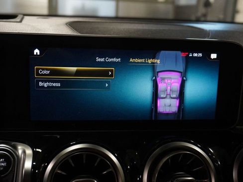 Used 2020 Mercedes-Benz GLB 250 4MATIC image 10