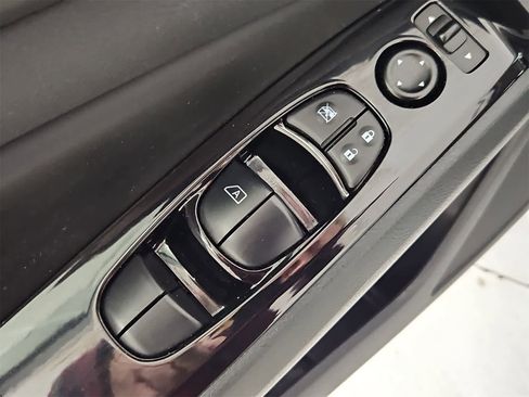 Used 2023 Nissan Altima 2.5 SV image 17