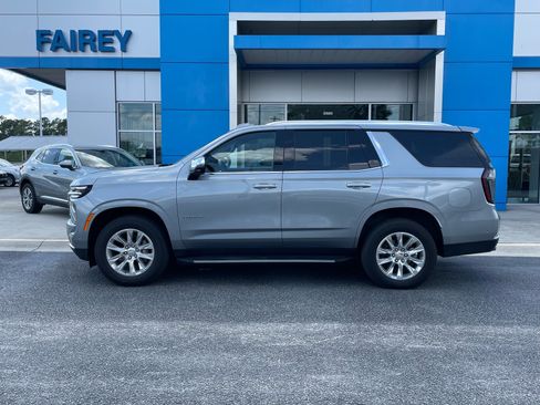 Used 2025 Chevrolet Tahoe Premier RWD image 2