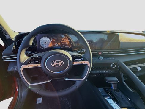 New 2025 Hyundai Elantra SEL image 8