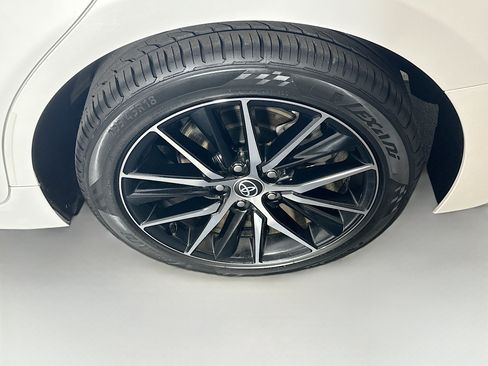 Used 2024 Toyota Camry SE FWD image 11