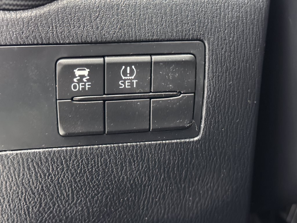 Used 2020 Toyota Yaris XLE FWD image 18