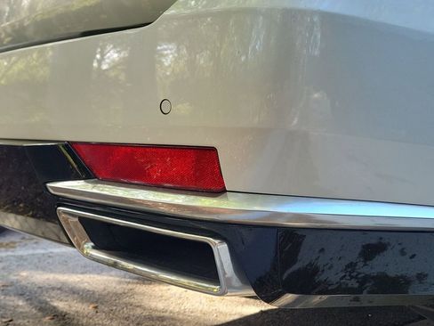 Used 2022 Cadillac Escalade Luxury image 18