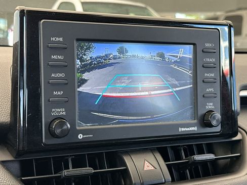 Used 2022 Toyota RAV4 XLE image 21