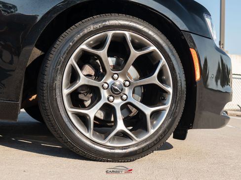 Used 2018 Chrysler 300 S w/ 300S Premium Group RWD image 9