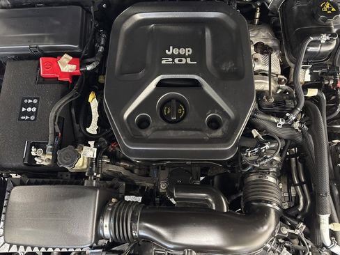 Used 2018 Jeep Wrangler Unlimited Sahara image 37