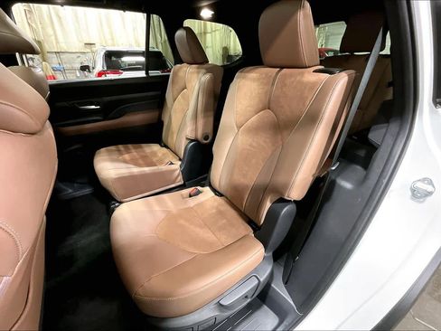 Used 2025 Toyota Grand Highlander AWD Hybrid image 20