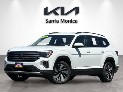 Used 2024 Volkswagen Atlas SE AWD/4WD image 2