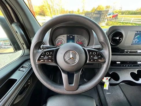 Used 2024 Mercedes-Benz Sprinter 2500 image 25