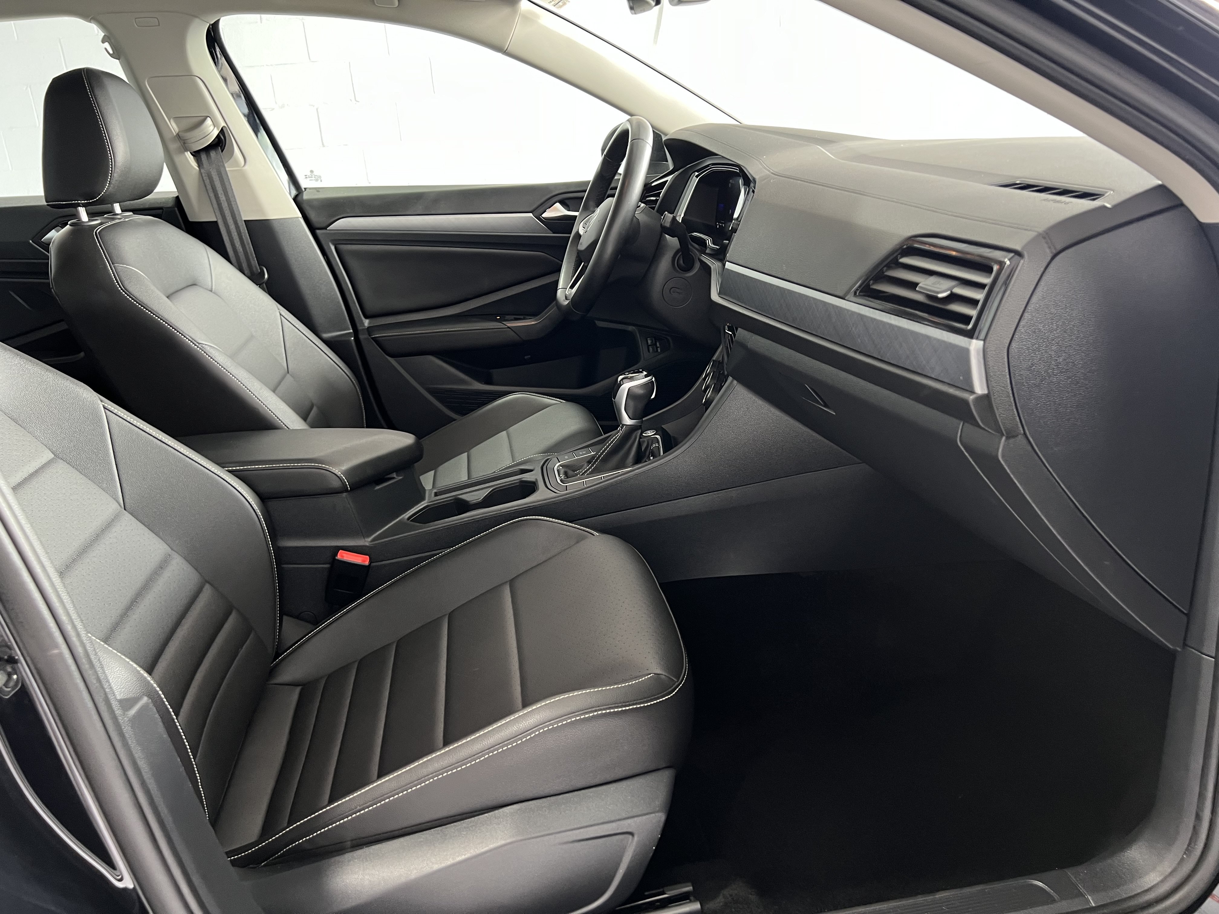 Used 2024 Volkswagen Jetta SE FWD image 21