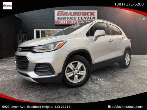 Used 2019 Chevrolet Trax LT w/ LT Convenience Package image 1