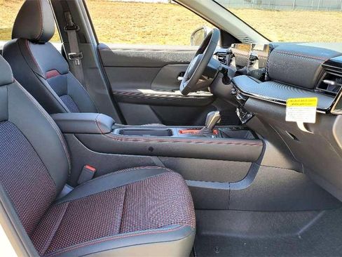 New 2025 Nissan Kicks SR image 13