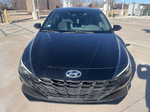 Used 2021 Hyundai Elantra SEL image 2