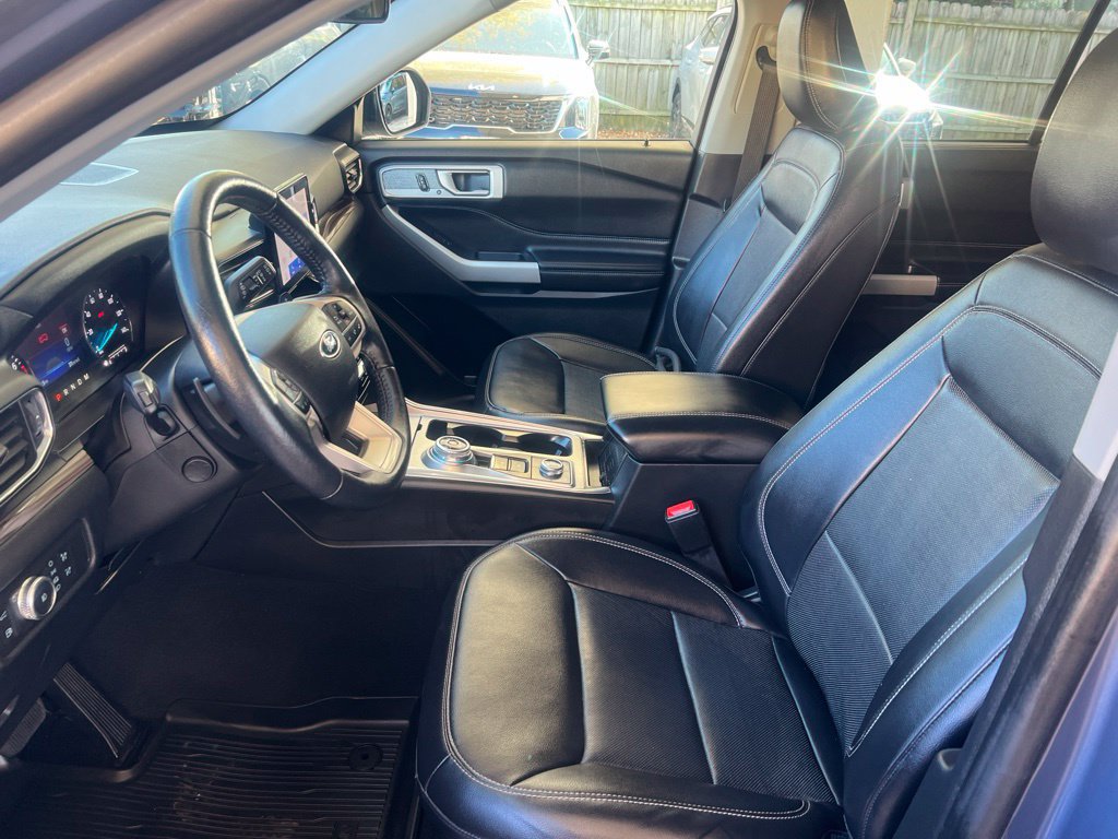Used 2021 Ford Explorer Limited w/ Hybrid Equipment Group 310A AWD/4WD image 4