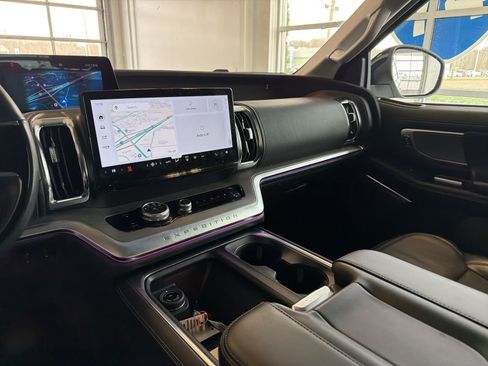 Used 2025 Ford Expedition Platinum image 27