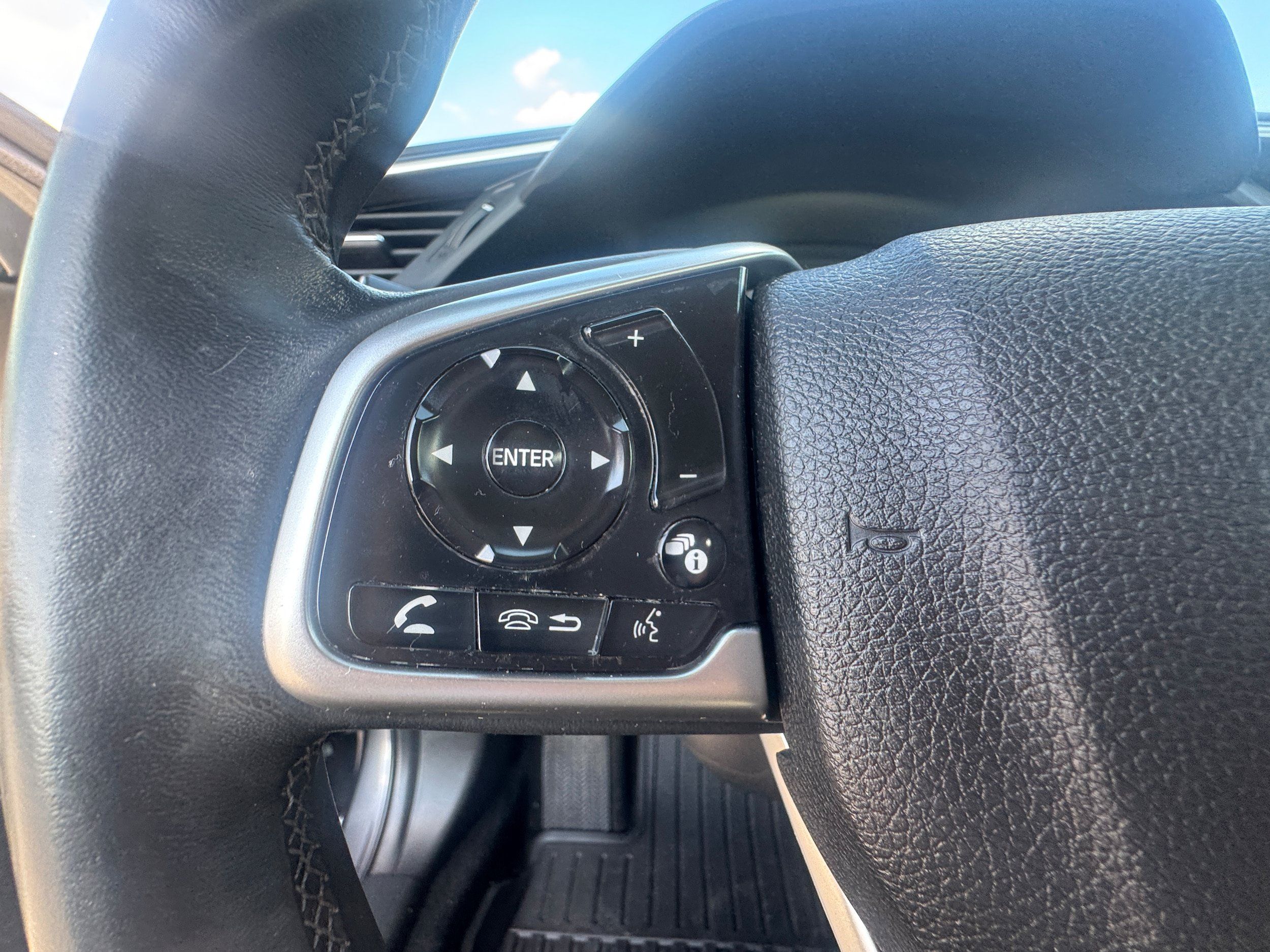 Used 2019 Honda Civic Touring image 21