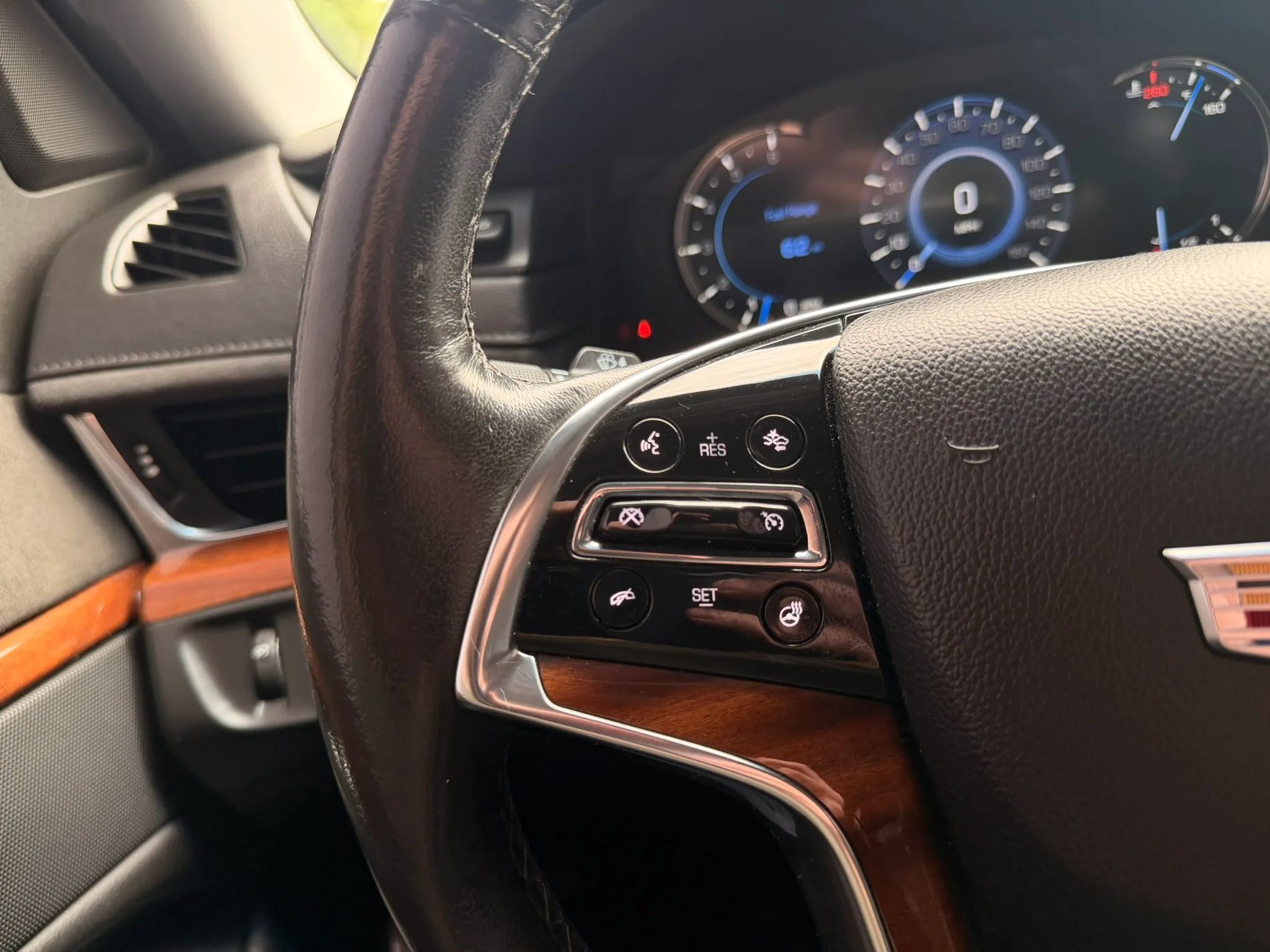Used 2016 Cadillac Escalade Luxury AWD/4WD image 19
