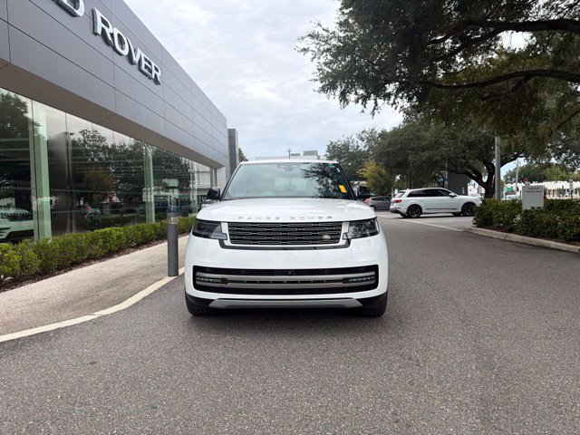 Used 2024 Land Rover Range Rover SE AWD/4WD image 2