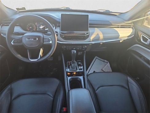 Used 2024 Jeep Compass Limited image 10