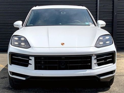 Used 2025 Porsche Cayenne image 10