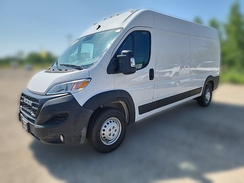 Used 2026 RAM ProMaster 2500 w/ Convenience Group FWD image 3