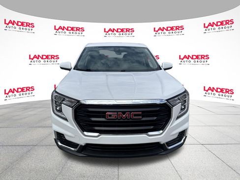 Used 2024 GMC Terrain SLE FWD image 8