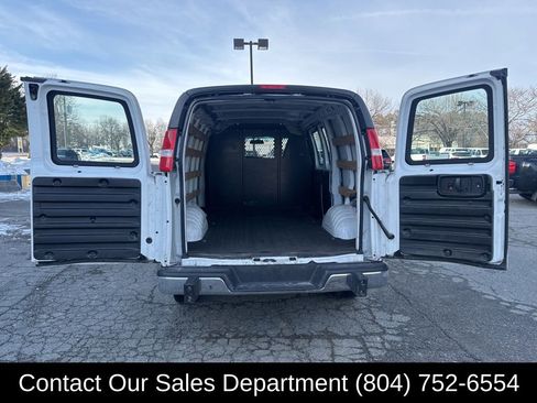 Used 2022 GMC Savana 2500 w/ Driver Convenience Package image 10