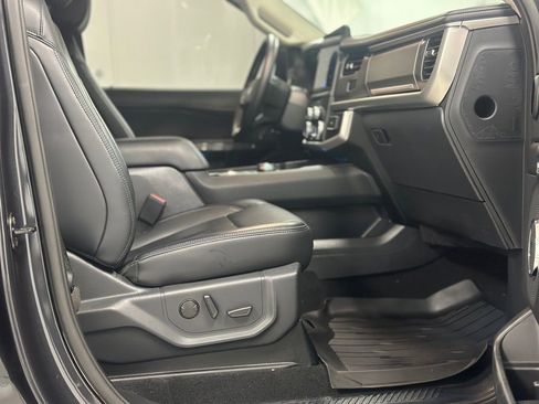 Used 2024 Ford Expedition Max XLT image 26