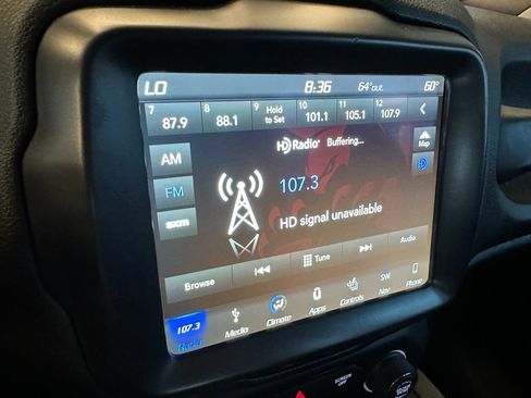 Used 2018 Jeep Renegade Altitude w/ UConnect 8.4 Nav Group AWD/4WD image 13