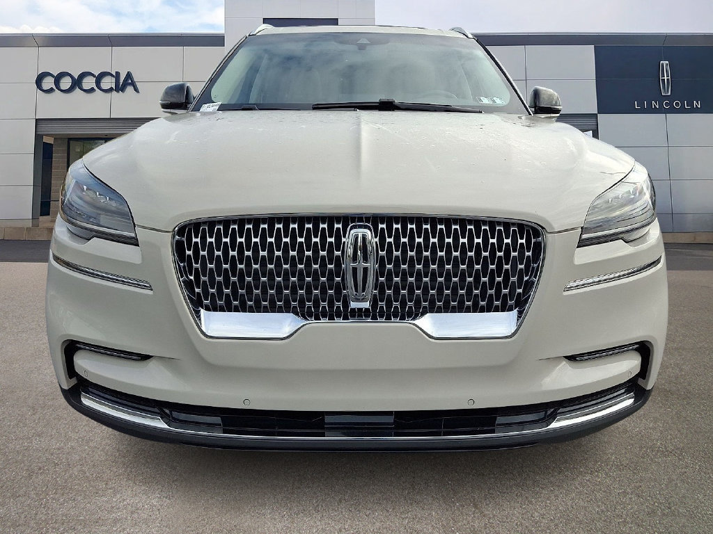 Certified 2023 Lincoln Aviator AWD w/ Premium Package image 2