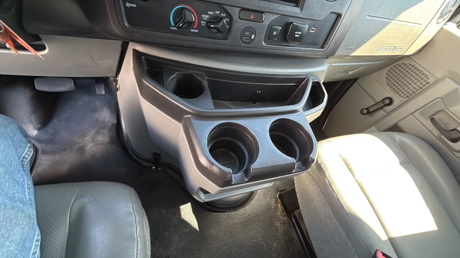 Used 2021 Ford E-350 and Econoline 350 Super Duty RWD image 15