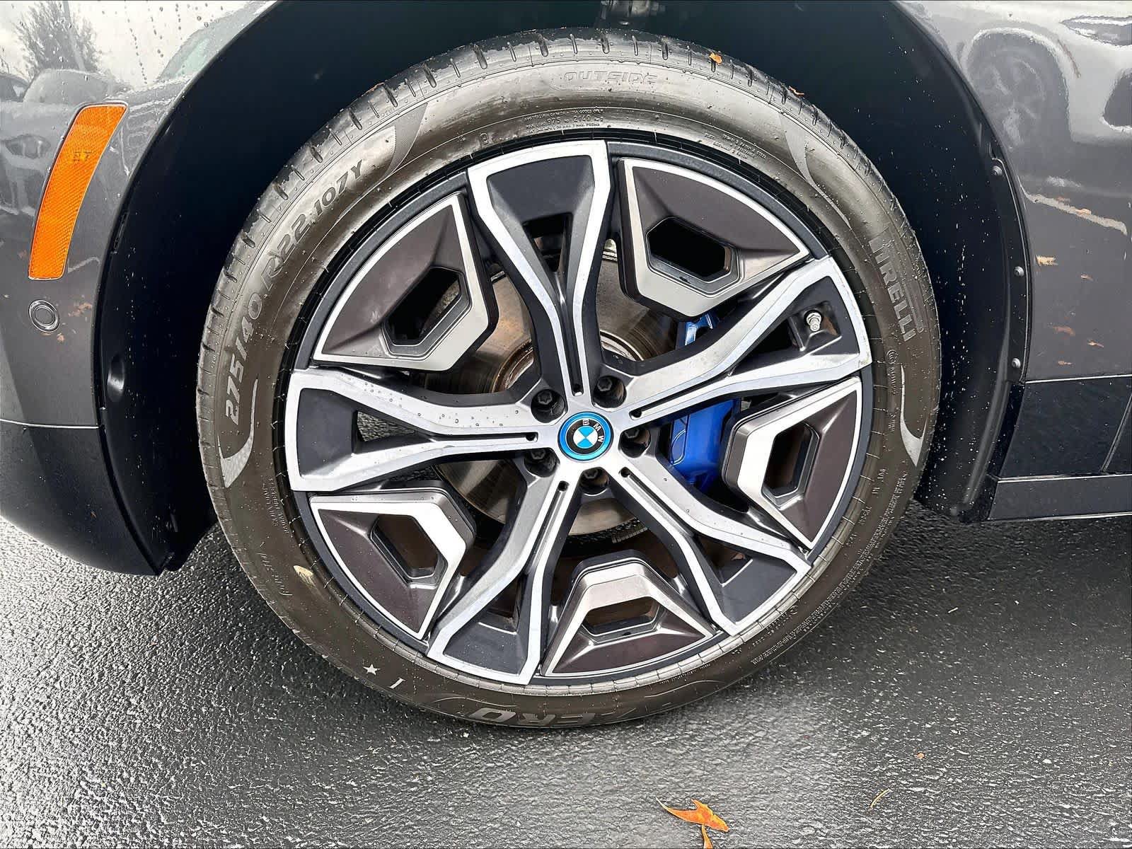 Used 2024 BMW iX xDrive50 w/ Sport Package AWD/4WD image 34