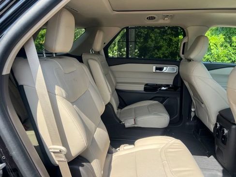 Used 2023 Ford Explorer Platinum w/ Technology Package AWD/4WD image 13