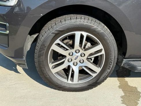 Used 2024 Ford Expedition Limited AWD/4WD image 5