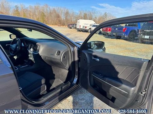 Used 2022 Dodge Charger SXT image 18