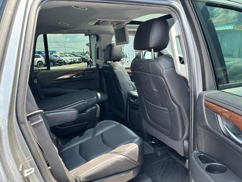Used 2020 Cadillac Escalade Premium Luxury w/ Escalade Sport Edition AWD/4WD image 12