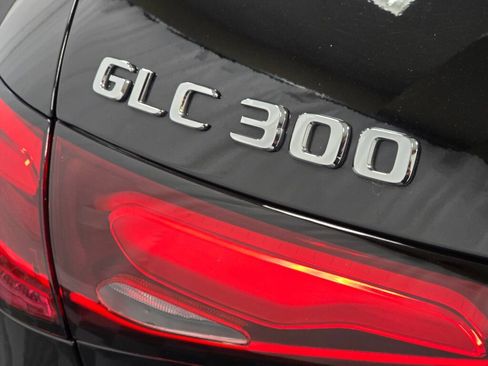 Used 2025 Mercedes-Benz GLC 300 4MATIC image 26