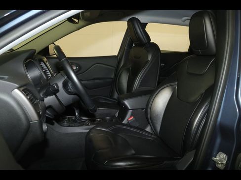 Used 2020 Jeep Cherokee Latitude Plus w/ Comfort/Convenience Group image 20