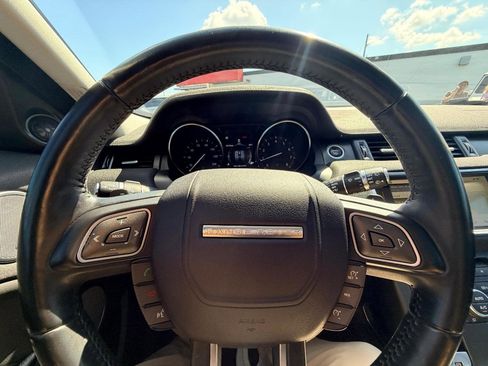 Used 2019 Land Rover Range Rover Evoque SE AWD/4WD image 14