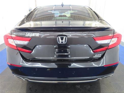 Used 2018 Honda Accord Touring image 11
