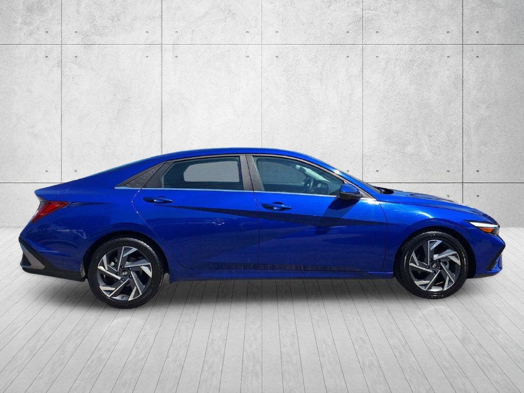 Used 2024 Hyundai Elantra Limited FWD image 4